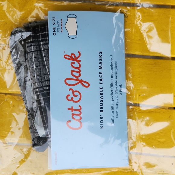 NWT!!! Cat and jack unisex face masks for kids - Picture 4 of 4